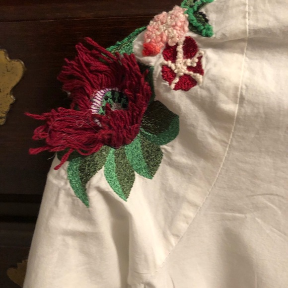 Zara White Floral Embroidered Blouse - Picture 2 of 6